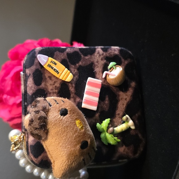 Leopard Print Jewelry Travel Case – Cute Hello Kitty & Tropical Design - Picture 4 of 4